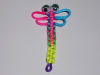 Broche de libélula multicolor con ojitos móviles